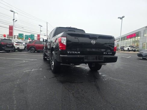 Certified 2024 Nissan Titan SV w/ SV Convenience Package image 7