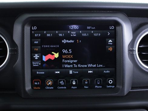 Used 2023 Jeep Wrangler Sahara w/ Cold Weather Group image 27