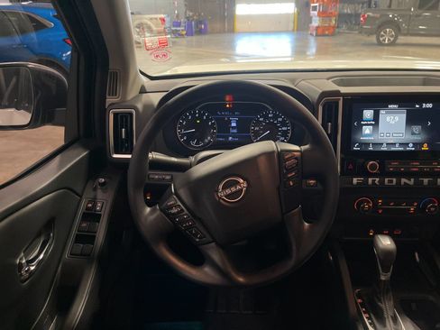 Used 2025 Nissan Frontier SV RWD image 16