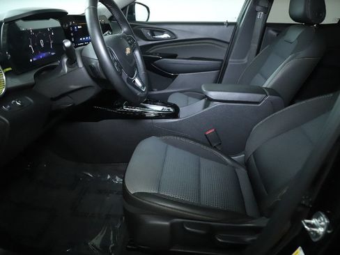 Used 2025 Chevrolet Trax LT w/ Driver Confidence Package FWD image 18