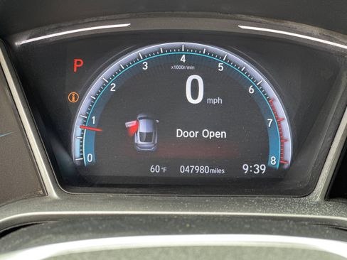 Used 2019 Honda Civic Touring image 22