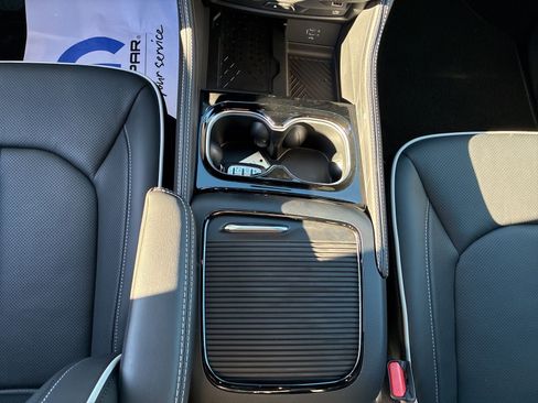 New 2026 Chrysler Pacifica Limited w/ Uconnect Theater Family Group image 15