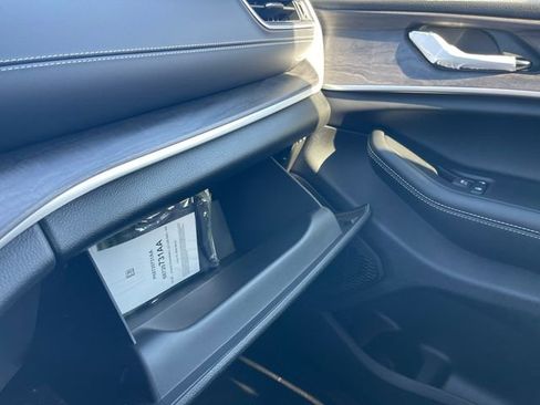 New 2025 Jeep Grand Cherokee Limited image 30