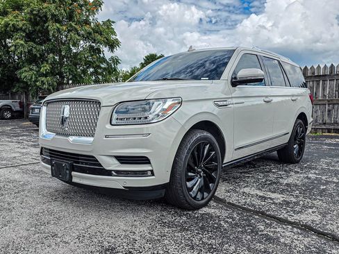 Used 2021 Lincoln Navigator Reserve AWD/4WD image 3