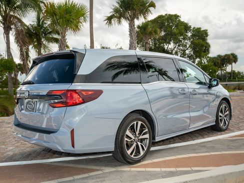 Used 2025 Honda Odyssey Sport-L image 16
