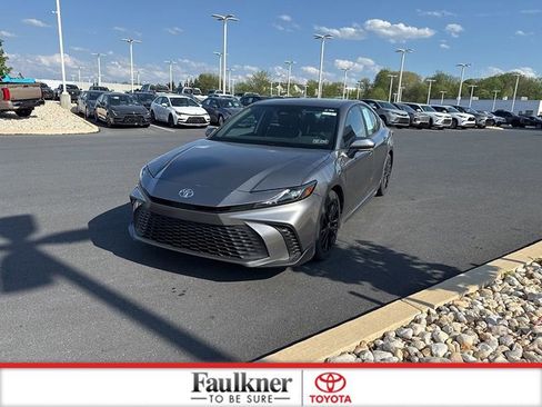 Certified 2025 Toyota Camry SE image 3