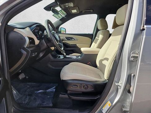 Used 2023 Chevrolet Traverse LS FWD image 16