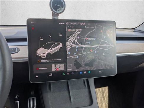 Used 2021 Tesla Model Y Long Range image 14