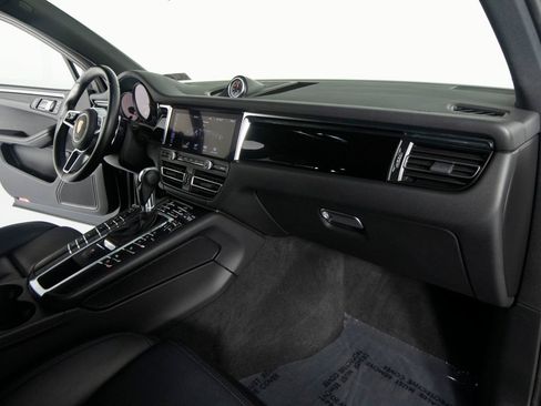 Certified 2020 Porsche Macan AWD/4WD image 30