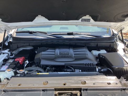 Used 2023 Nissan Titan PRO-4X w/ Pro-4x Convenience Package AWD/4WD image 33