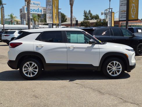 Used 2025 Chevrolet TrailBlazer LS w/ LS Convenience Package FWD image 4