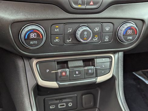 Used 2023 GMC Terrain Denali w/ Denali Premium Package image 28