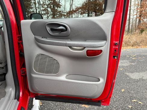 Used 2002 Ford F150 XLT image 25