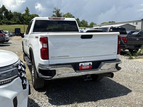 Used 2025 Chevrolet Silverado 2500 LT w/ Convenience Package AWD/4WD image 5