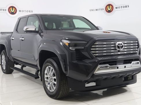 Used 2025 Toyota Tacoma Limited image 19
