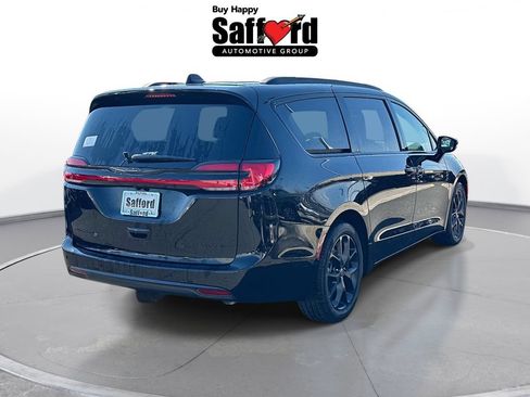 New 2026 Chrysler Pacifica Limited w/ S Appearance Package FWD image 9