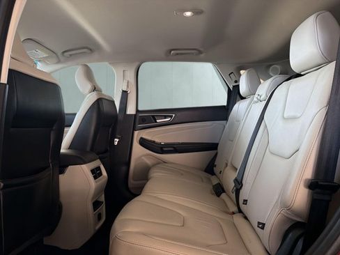Used 2016 Ford Edge Titanium FWD image 11