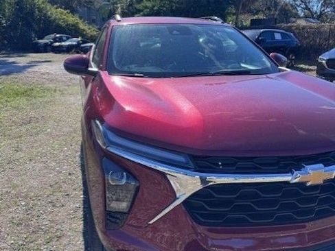 Used 2025 Chevrolet Trax LT w/ LT Convenience Package image 1