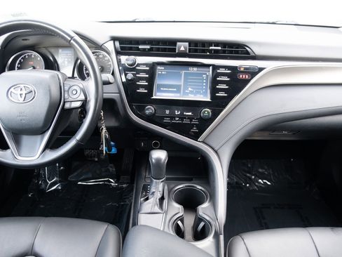 Used 2018 Toyota Camry SE image 16