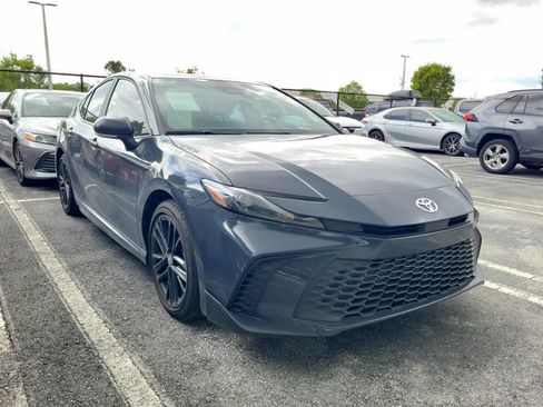 Used 2025 Toyota Camry SE w/ Convenience Package FWD image 2