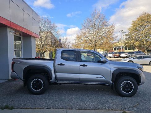 New 2025 Toyota Tacoma TRD Off-Road image 2