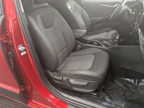 Certified 2024 Kia Niro EX image 28