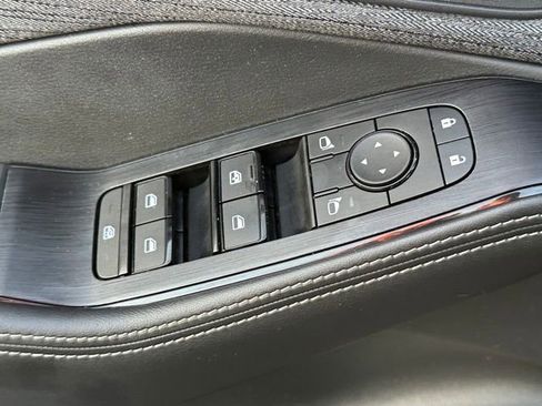 Used 2023 Nissan Rogue SV image 18