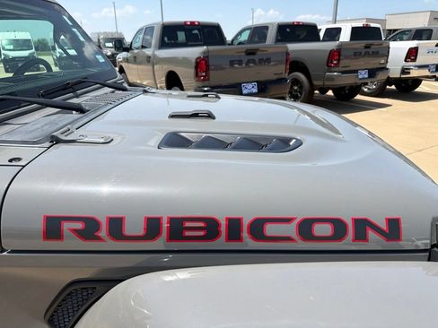 Used 2020 Jeep Gladiator Rubicon AWD/4WD image 6