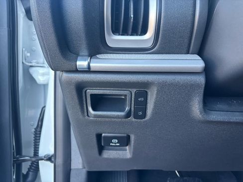 Used 2025 Ford Expedition Active image 17