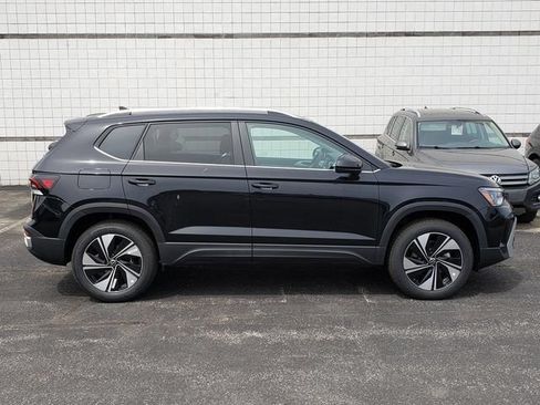 New 2026 Volkswagen Taos SE AWD/4WD image 2