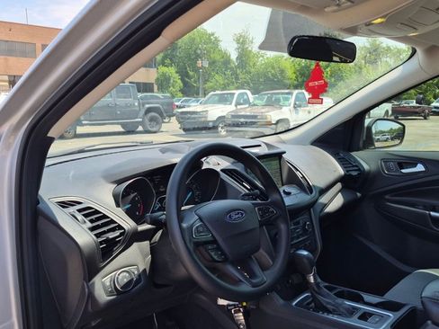 Used 2017 Ford Escape SE w/ Equipment Group 201A FWD image 10