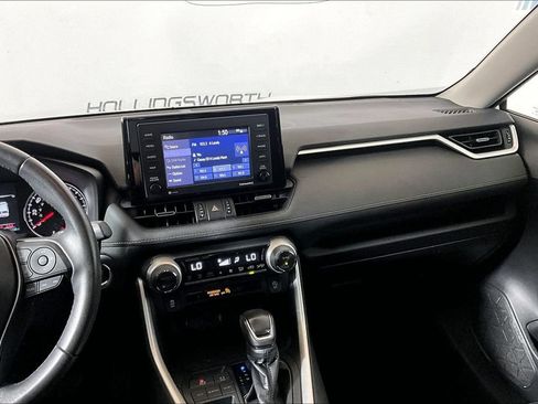 Used 2020 Toyota RAV4 XLE Premium FWD image 5
