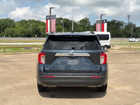 Used 2024 Ford Explorer XLT RWD image 10