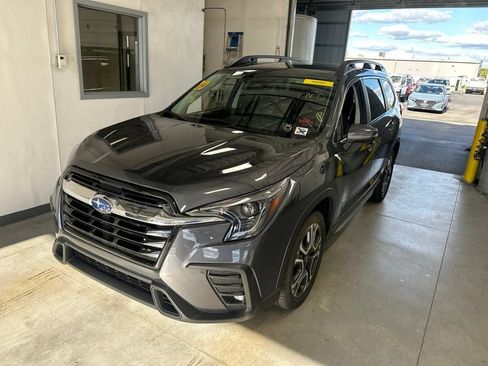 Used 2023 Subaru Ascent Limited AWD/4WD image 2