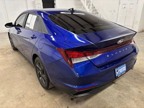 Used 2023 Hyundai Elantra SEL w/ Cargo Package FWD image 5