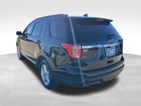 Used 2018 Ford Explorer XLT image 7