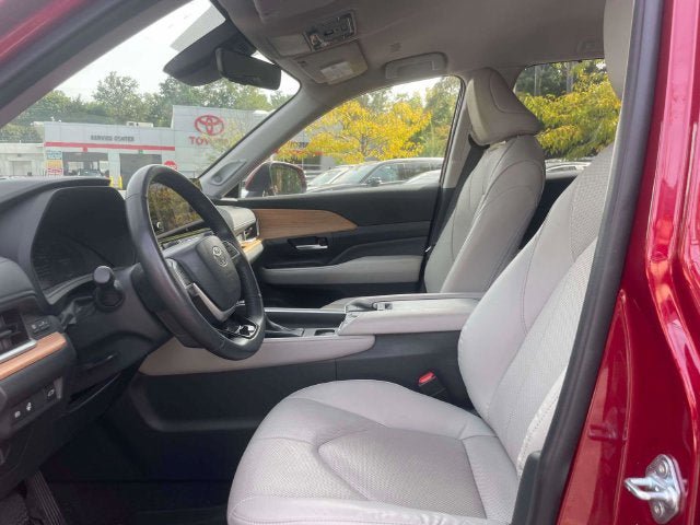Used 2024 Toyota Grand Highlander AWD image 18