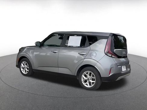 Used 2025 Kia Soul LX w/ LX Technology Package FWD image 10