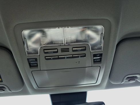 Used 2019 Toyota Highlander Limited FWD image 25