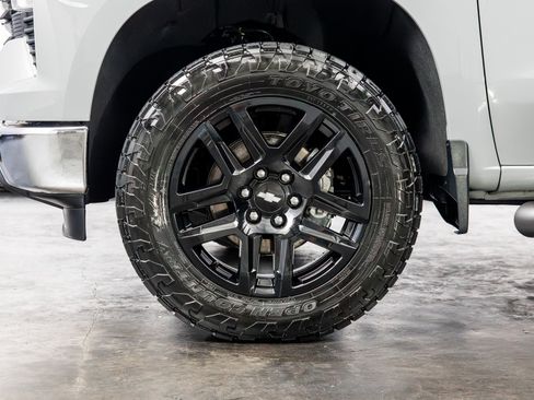 Used 2024 Chevrolet Silverado 1500 LT AWD/4WD image 11