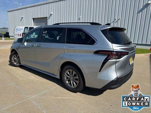 Certified 2024 Toyota Sienna XLE FWD image 7