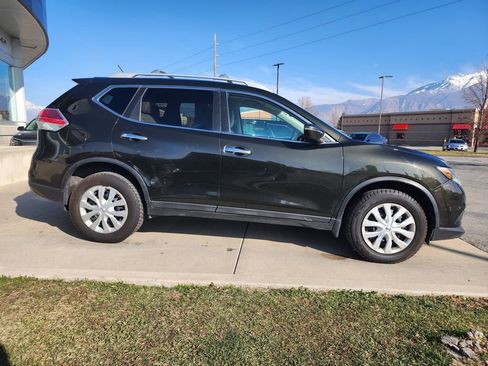 Used 2016 Nissan Rogue S w/ Appearance Package image 4