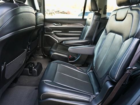 Used 2021 Jeep Grand Cherokee L Limited w/ Luxury Tech Group II image 11