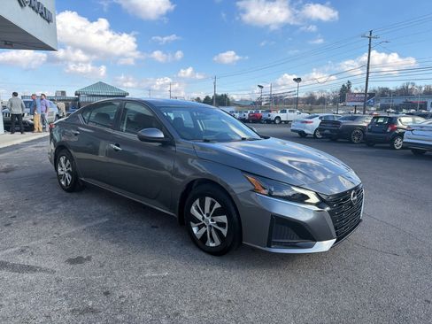 Used 2023 Nissan Altima 2.5 S image 5
