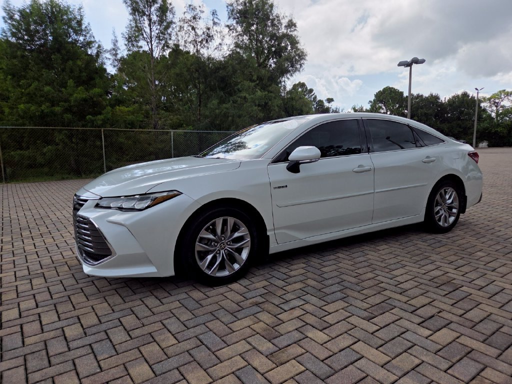 Used 2021 Toyota Avalon XLE FWD image 3