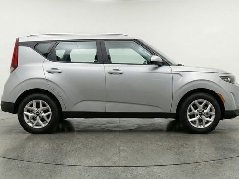 Used 2025 Kia Soul LX w/ LX Technology Package FWD image 11