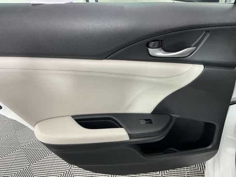 Used 2019 Honda Insight Touring image 9