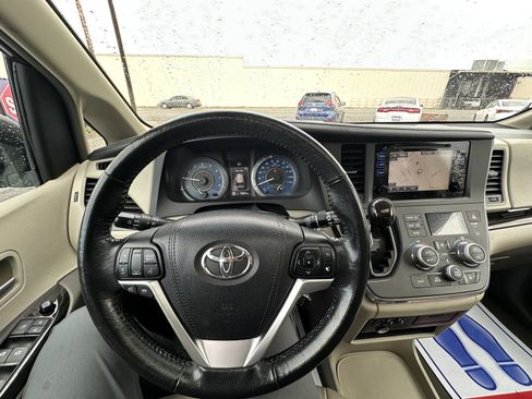 Used 2015 Toyota Sienna XLE w/ XLE Navigation Package image 10