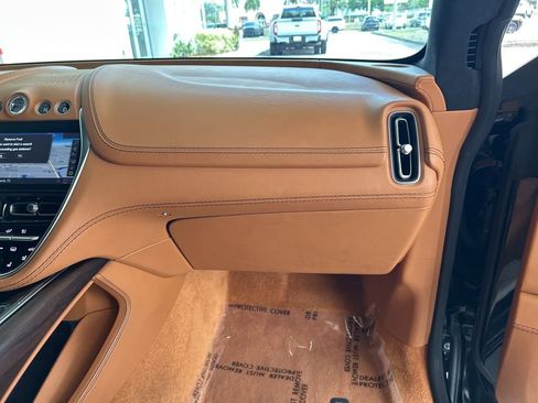 Used 2023 Aston Martin DBX AWD/4WD image 22