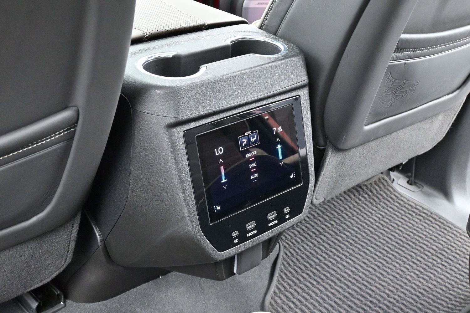 Used 2025 GMC Yukon Denali Ultimate AWD/4WD image 36